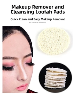 Macro-detail van natuurlijke ronde loofah-pads voor gezichtsreiniging en peeling