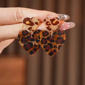 Retro leopard print heart-shaped dangle earrings with layered resin pendants for women