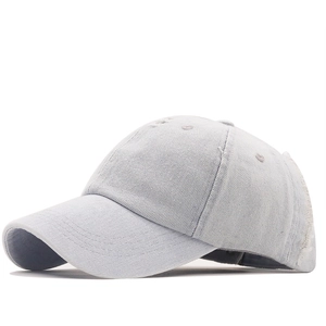 Berretto da baseball in denim vintage lavato con dettagli consumati in blu chiaro