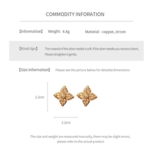 Detailed size specifications of hollow clover earrings with cubic zirconia and silver needles