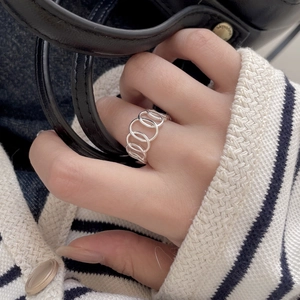 Detail of 925 sterling silver geometric hollow oval ring worn on finger