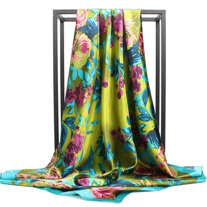 Foulard Carré En Satin Imprimé Floral Élégant Pour Femme Imitation Satin Grand Châle Hijab Pour Voyage Et Quotidien