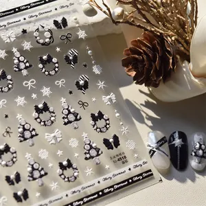 Autocollants 3D pour ongles de Noël avec nœuds en cristal et texte Merry Christmas