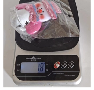 Detailed close-up showing a 18g weight measurement for the plush snowman ornament