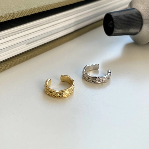 Minimalist 925 silver ear cuffs with irregular lava texture in gold and silver finish