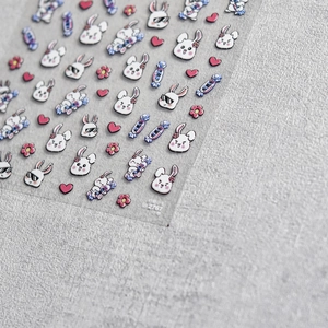Detail van TO 2767 cartoon nagelstickers met witte konijntjes en roze hartjes