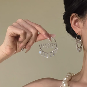 Silver needle earrings with trapezoidal zircon tassels and matching pearl necklace