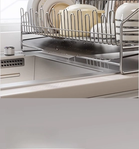 Detail of 304 stainless steel dish rack featuring rust-proof material and water drainage tray