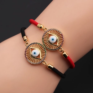 Bracciale regolabile Occhio del Male con ciondolo a sole dorato e zirconi incastonati