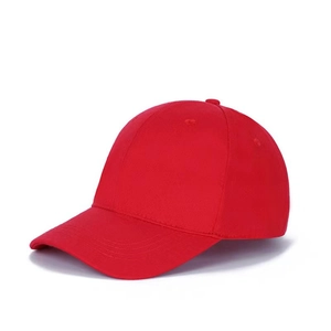 Red children's baseball cap with six-panel structure and curved brim for outdoor sports