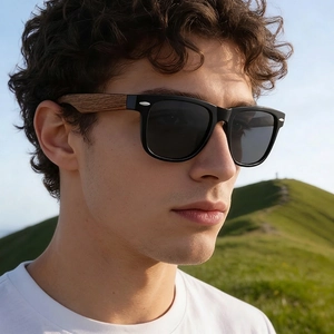 Retro Polarized Sunglasses With Wood Temples UV400 Protection Classic Wayfarer Style Outdoor Eyewear For Men And Women