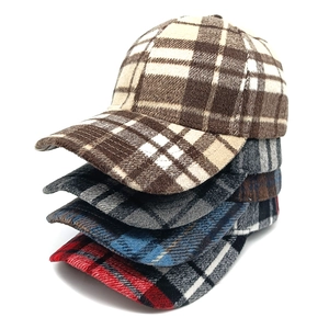 Set di quattro classici cappellini da baseball scozzesi in lana per l'autunno e l'inverno