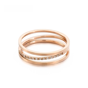 Three-layer interlocking rose gold plated titanium steel ring with sparkling crystals
