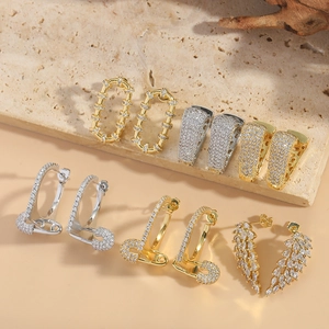 Orecchini in Rame Zirconia Francese Retro Foglia Forma a V Minimalisti Galvanici Geometrici Orecchini a Bottone Donna Gioielli Regalo
