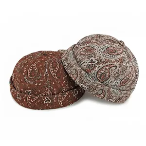 Bonnets miki vintage à motif paisley en marron et beige avec un design sans bords tendance