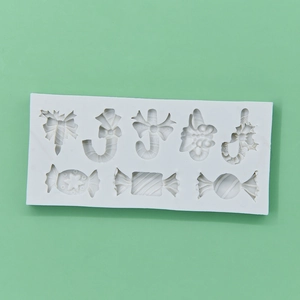 Christmas candy silicone mold with 8 cavities for festive DIY cake and chocolate crafts
