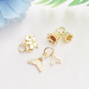 Breloques En Cuivre DIY Bijouterie Plaqué Or 14K Queue De Baleine Muguet Nœud Papillon Accessoires Collier Bracelet Mode