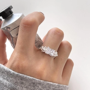 Minimalist S925 sterling silver ring featuring a large rectangular zircon and beaded band