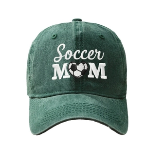 Berretto da baseball verde lavato con ricamo Soccer MOM e design a cuore con calcio