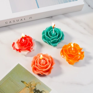 Candele profumate a forma di rosa 3D con petali a strati in colori vivaci sfumati