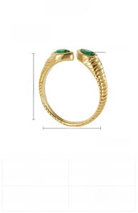 Dettaglio dell'anello in acciaio inossidabile placcato oro 18k con zircone e misure