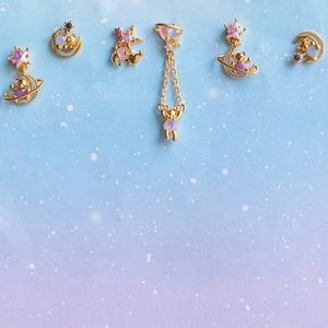 Orecchini a orsetto stella e luna placcati in oro 18K con cristalli colorati