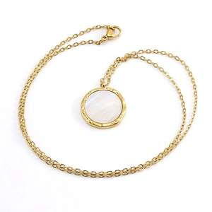 Collana in acciaio inossidabile placcato oro 18K con ciondolo tondo in madreperla