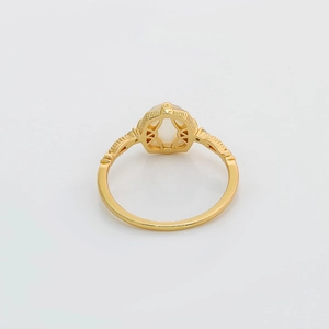 Elegant geometric square ring in gold-plated S925 silver with white translucent stone