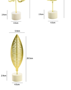 Dettagli e dimensioni della scultura foglia di ginkgo dorata con base bianca