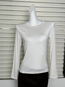 Close-up of a white wool-tencel long sleeve top on a mannequin with a slim fit texture