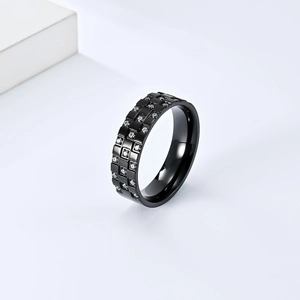 Bague unisexe en acier titane noir avec motif en damier et pierres en zircon