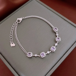 Bracciale in argento con pietre di zircone viola quadrate e ciondolo a forma di cuore