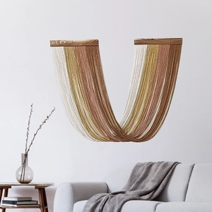 Arazzo intrecciato bohémien a forma di U con frange in cotone colorato e cornice in legno