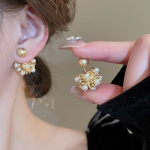 Vintage gold pearl flower earrings with S925 silver needle for a French aesthetic look