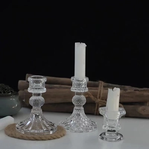 Elegante europäische Glas-Kerzenständer mit Textur für stilvolle Heimdekoration