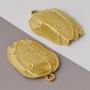 Macro detail of gold flower bud pendants in 304 stainless steel for DIY jewelry making