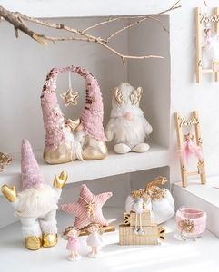 Gnomes de Noël roses et blancs avec paillettes et échelle en bois sur étagère