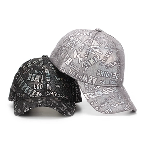 Structured baseball cap with letter print and metallic finish in black and silver
