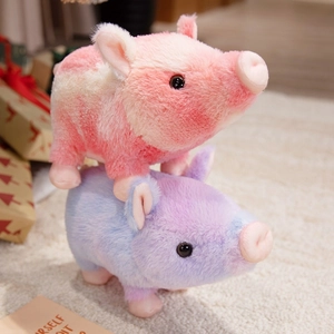 Poupées cochons en peluche dégradée rose et bleue en fausse fourrure douce chez soi