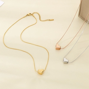Colliers pendentifs cœur 3D minimalistes en or, or rose et argent sur chaîne serpent