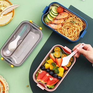 Detailed view of 304 stainless steel interior compartments with pasta and fruit