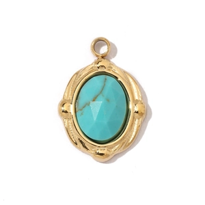 Vue détaillée d'un pendentif ovale en or avec pierre turquoise bleue et bord ondulé