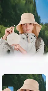 Faltbarer beige Sonnenhut mit Nackenschutz und passender Aufbewahrungstasche