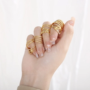 Minimalist gold leaf ring set with woven details and zircon accents for women
