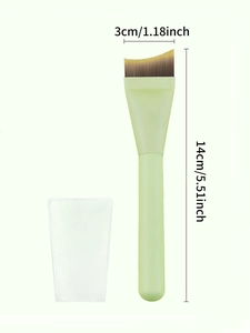 Detailed view of an angled foundation brush with dimensions 14cm length and 3cm width