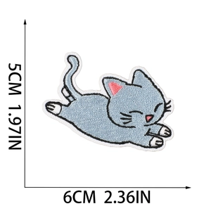 Gray cartoon cat embroidery patch with dimensions 6cm by 5cm on white background