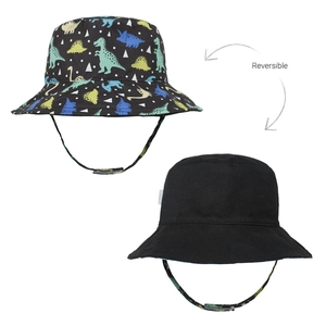 Détail d'un chapeau de soleil réversible pour enfants avec motifs dinosaures et cordon réglable