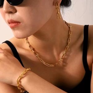 Bracelets Boucles D'oreilles Et Collier En Acier Inoxydable 304 Acier Inoxydable 316 Acier Titane Et Plaqué Or 18 Carats De Style Classique Et Couleur Unie