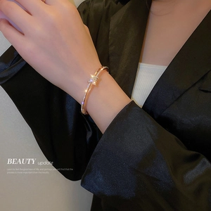 Rose Gold Plated Alloy Bangle For Women With Sparkly Zircon Rhinestone Knot Design Korean Style Minimalist Jewelry