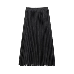 Jupe midi plissée noire élégante avec motif de nuages discret sur tissu semi-transparent
